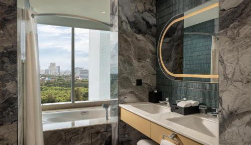 Premium King Suite with Balcony
