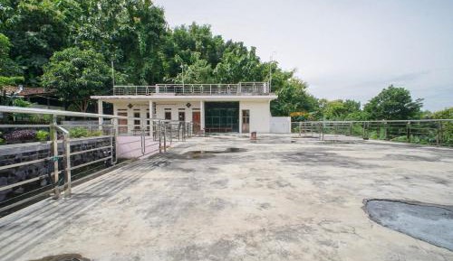 Six-Bedroom House