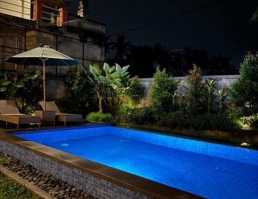 Villa with Garden View