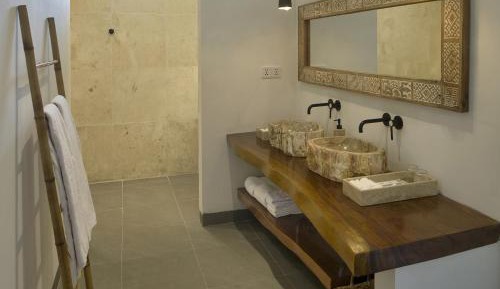 Three-Bedroom Villa Beachfront - Private Pool