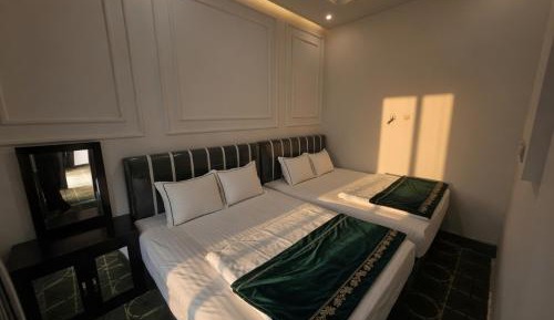 Deluxe Room (2 Adults + 1 Child)