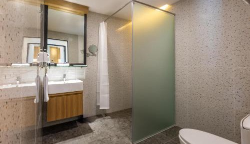 Junior Double Suite with Spa Bath and Kitchenette - Smoking