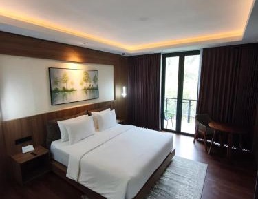 Standard King Room