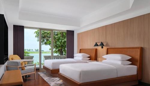 Deluxe Room with Two Double Beds and Runway View