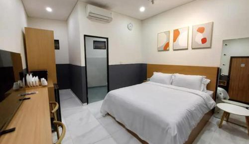 Standard Queen Room