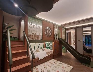 Family Explorers Suite