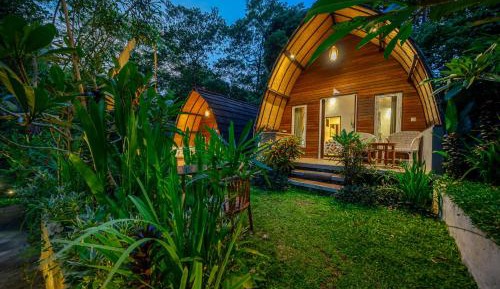 Villa with Garden View