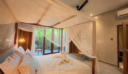 Suite with Hot Tub