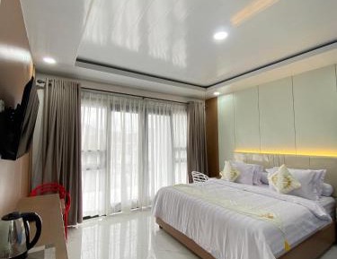 Junior Suite with Balcony