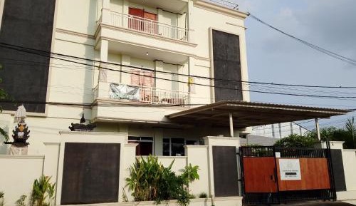 Studio with Balcony