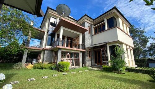 Villa with Garden View