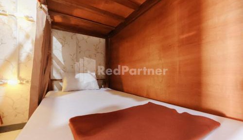 Single Bed in Mixed Dormitory Room