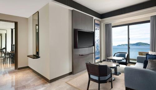 One-Bedroom King Executive Suite with Tub