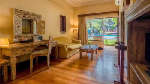 Junior Suite with Pool View