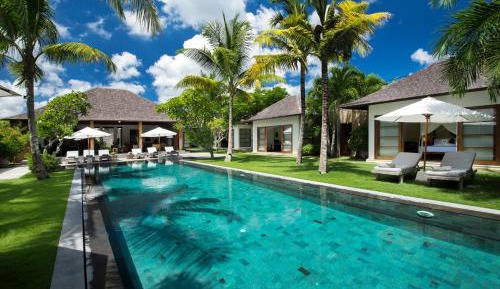 7 Bedrooms, Private Pool, with Complimentary Airport Transfers and Private Chef