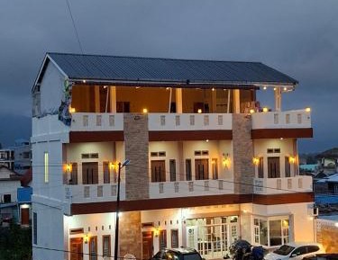 Deluxe Room (2 Adults + 1 Child)