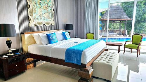 King Room with Pool View