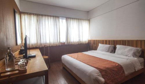 Double or Twin Room with Partial Sea View