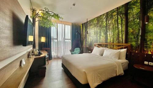 Autumn Deluxe Room - King bed