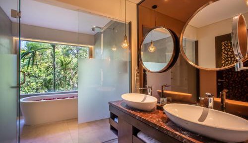 Panoramic Suite Room with FREE Daily Ubud Shuttle Service, FREE Professional Photo Session, FREE Daily Mini-bar Enjoyment, FREE Curated Daily Activities, FREE 1x Afternoon Tea