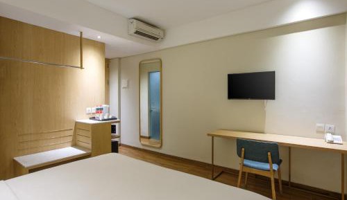 Deluxe Room Hollywood