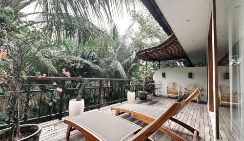 Deluxe Teak Room with Balcony