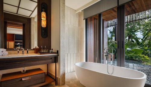 Premier Tropical Suite