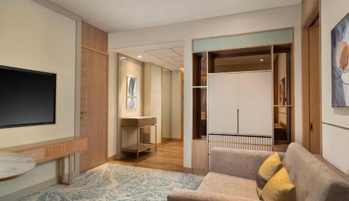 Deluxe King Suite