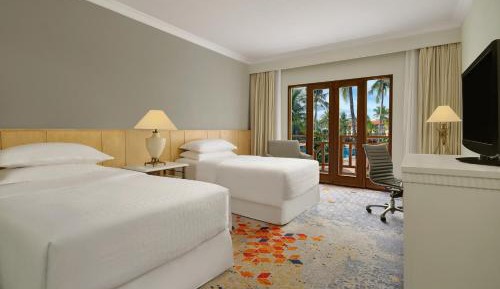 Deluxe Twin Room with Balcony and Garden View - Non-Smoking