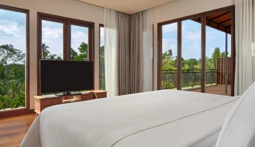 Puri Penthouse, Penthouse, 1 King, Garden view, Balcony with  Free Mini Bar, Daily Shuttle to Monkey Forest, Daily Yoga, Free Bike to borrow,  Free Family Activity and 24 Hour access to Motion Fitness Center