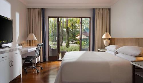 Deluxe King Room with Terrace and Garden Access - Non-Smoking