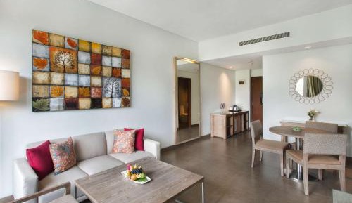 One-Bedroom King Suite