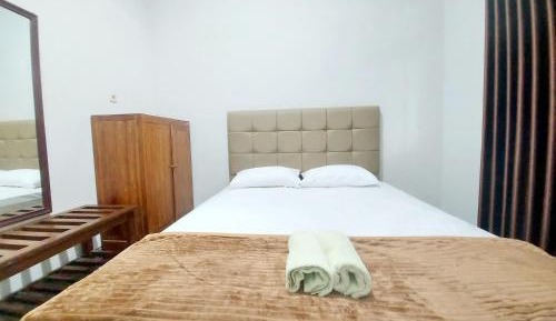 Deluxe Double Room (2 Adults + 1 Child)