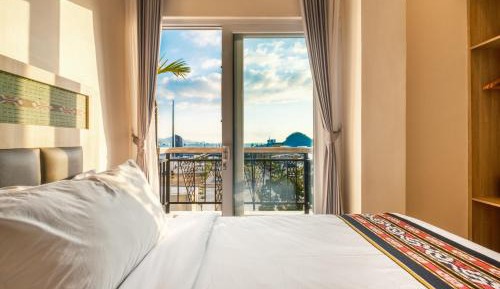 Deluxe Room with Sea View
