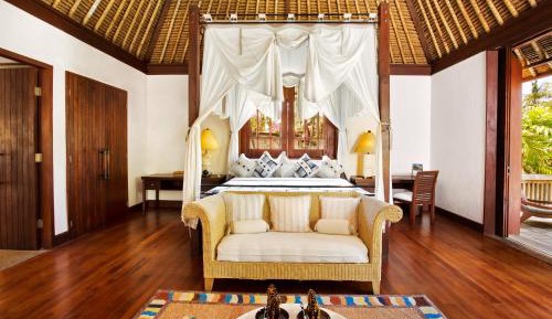 Luxury Villa Garden View