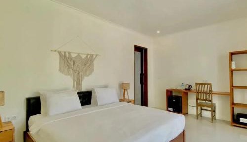 King Suite with Pool View