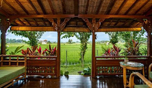 Wooden Suite with Paddy View