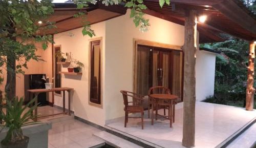 Bungalow with Garden View