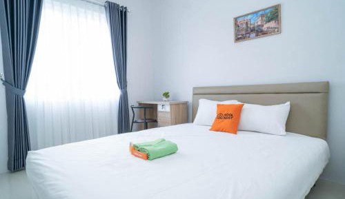 Standard Double Room with Shared Bathroom