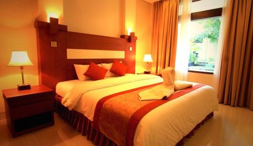 Deluxe Double or Twin Room with Garden View and Bathtub