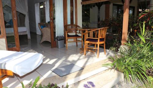 Bungalow with Garden View