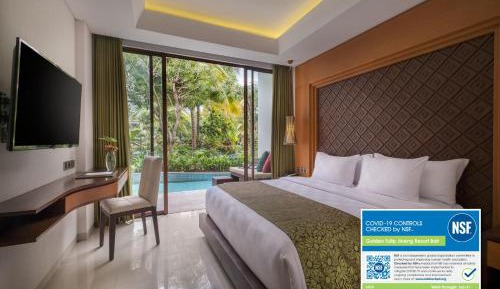 Deluxe Room Pool Access