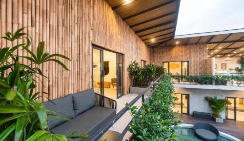 Studio Balcony with Kitchenette