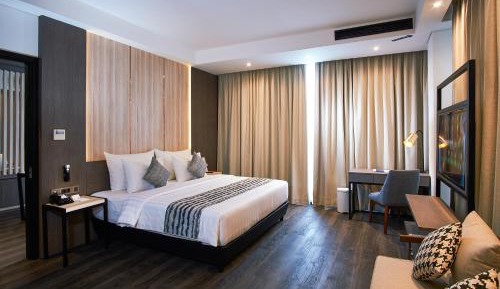 Honeymoon King Suite