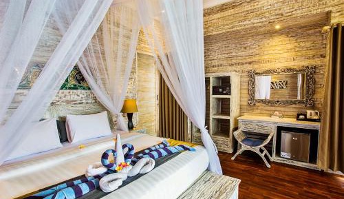 Deluxe Suite with Connecting Room