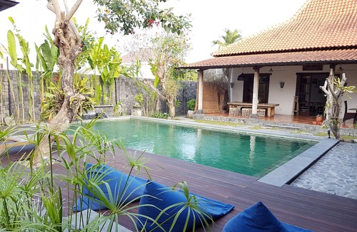 Colomadu Hotel | Villa Aquin