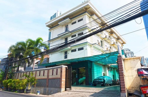 Kuningan Hotel | OYO 91327 Residence 38