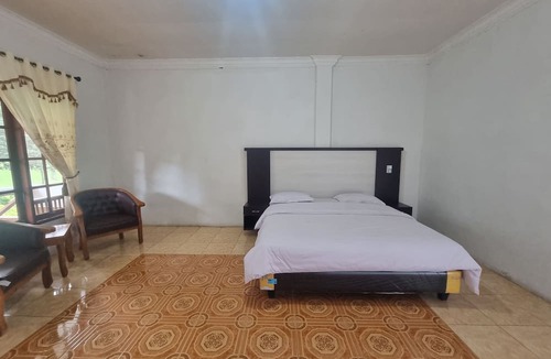Berastagi Hotel | OYO 93062 Sibayak Multinational Rest House