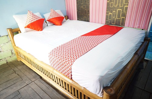 Kajarharjo Hotel | Collection O 93000 Karona Berg Homestay & Cafe