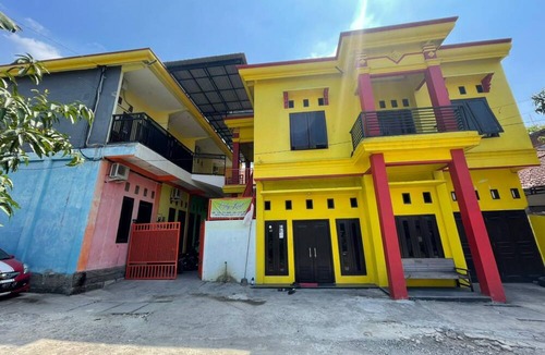 Lamongan Hotel | OYO Life 93036 Eddy Homestay Syariah